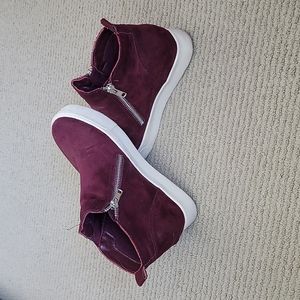 Soda Womens Taylor Nubuck Hight Top Slip On Fashion Sneaker